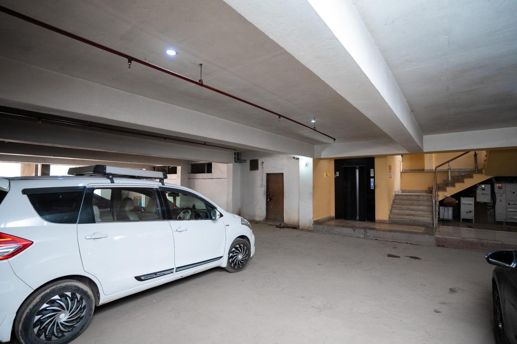 Radiance Courtyard * Varanasi